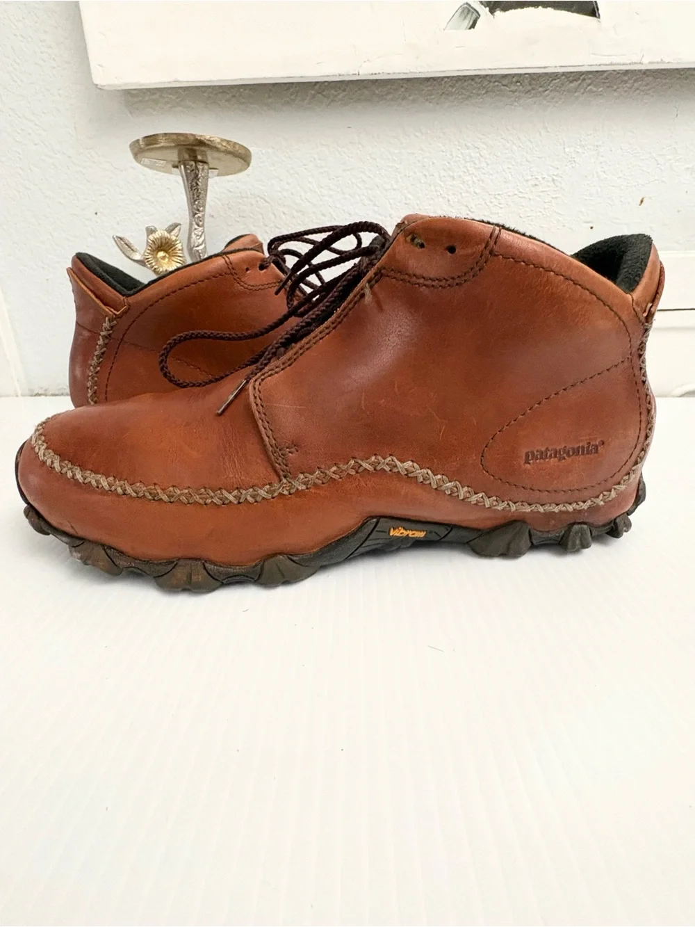 Patagonia Men's Tan Leather Chukka Moc Toe Hiking Vibram Men's Boots Size 11.5